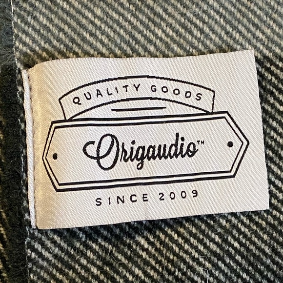 Origaudio Elliston Wool blend blanket with clip on carrier - Picture 14 of 16